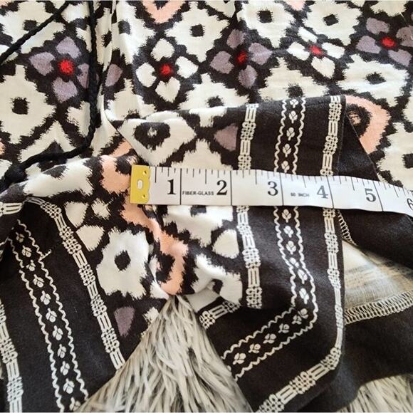 LOFT diamond linen blend shorts size‎ 0 - Picture 3 of 6